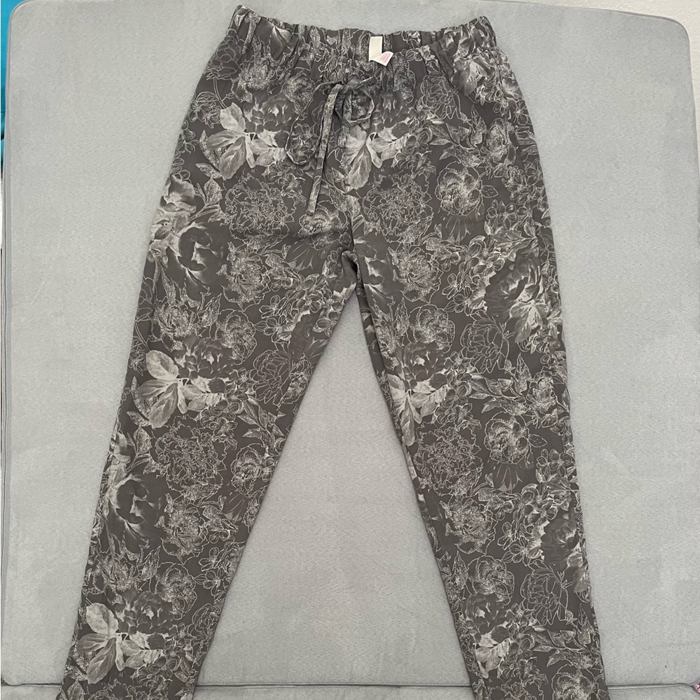 Sleepwear grey floral